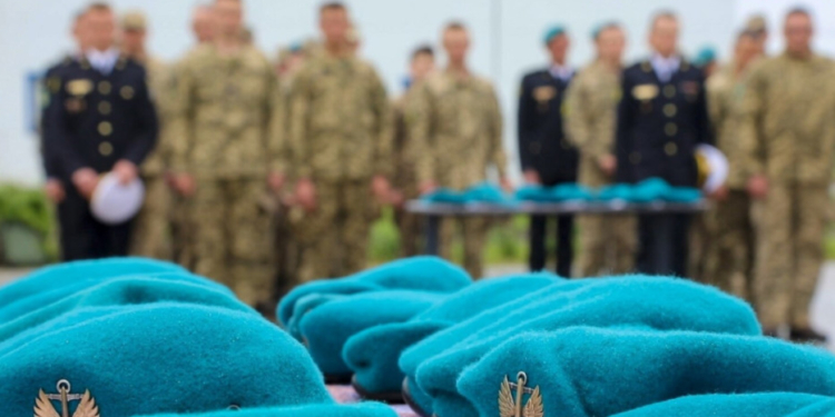 Зеленский наградил орденами и медалями 16 николаевских морпехов