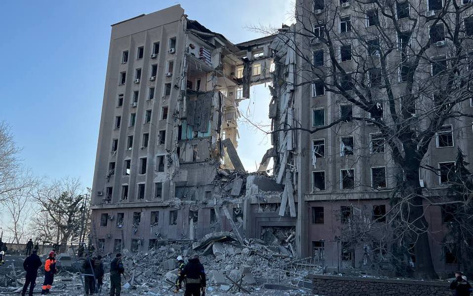 В завалах здания Николаевской ОГА нашли уже 9 погибших 1