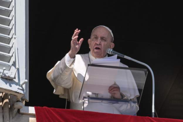 Папа Франциск закликав Путіна зупинити “спіраль насильства та смерті”