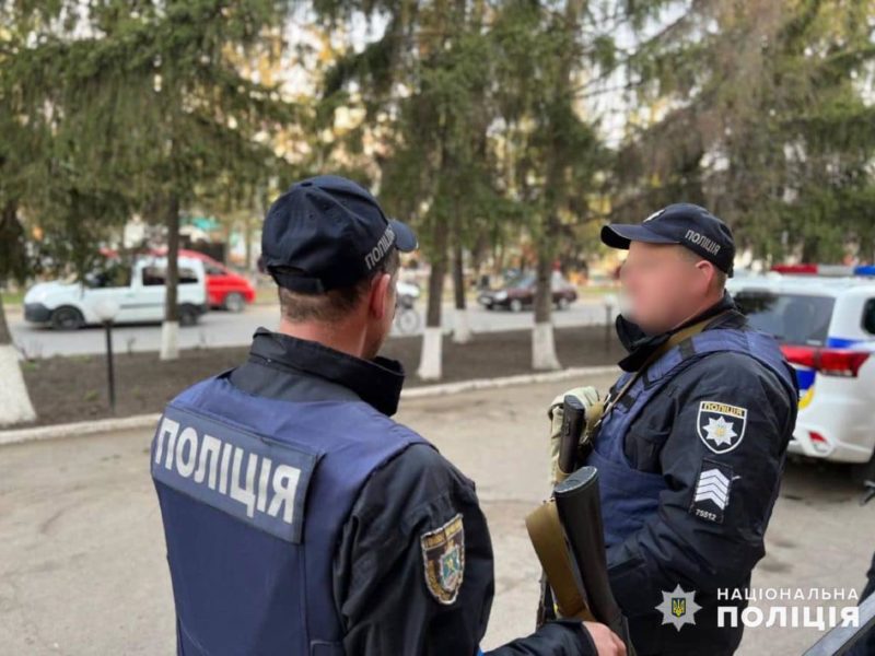 Миколаївські правоохоронці фіксуют руйнування внаслідок артобстрілів (ФОТО)