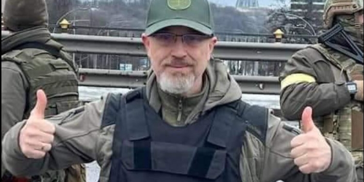 “За останні дні команда Міноборони передала ЗСУ 51 тис. бронежилетів за стандартами НАТО”, – Резніков