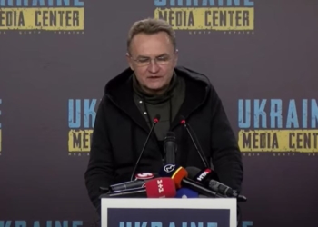 Ракетный удар по Львову. Попало в нефтебазу, школу и детсад. Садовый считает – это привет Байдену (ВИДЕО)