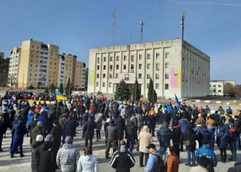 Танки рашистов вошли в Славутич, похитили мэра, люди вышли на митинг (ФОТО, ВИДЕО)