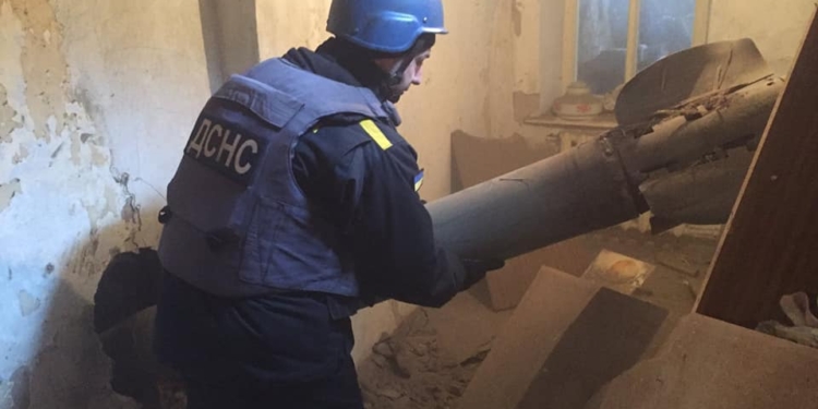 ДСНС в Миколєві знешкодили 20 вибухонебезпечних предметів після обстрілу (ФОТО)