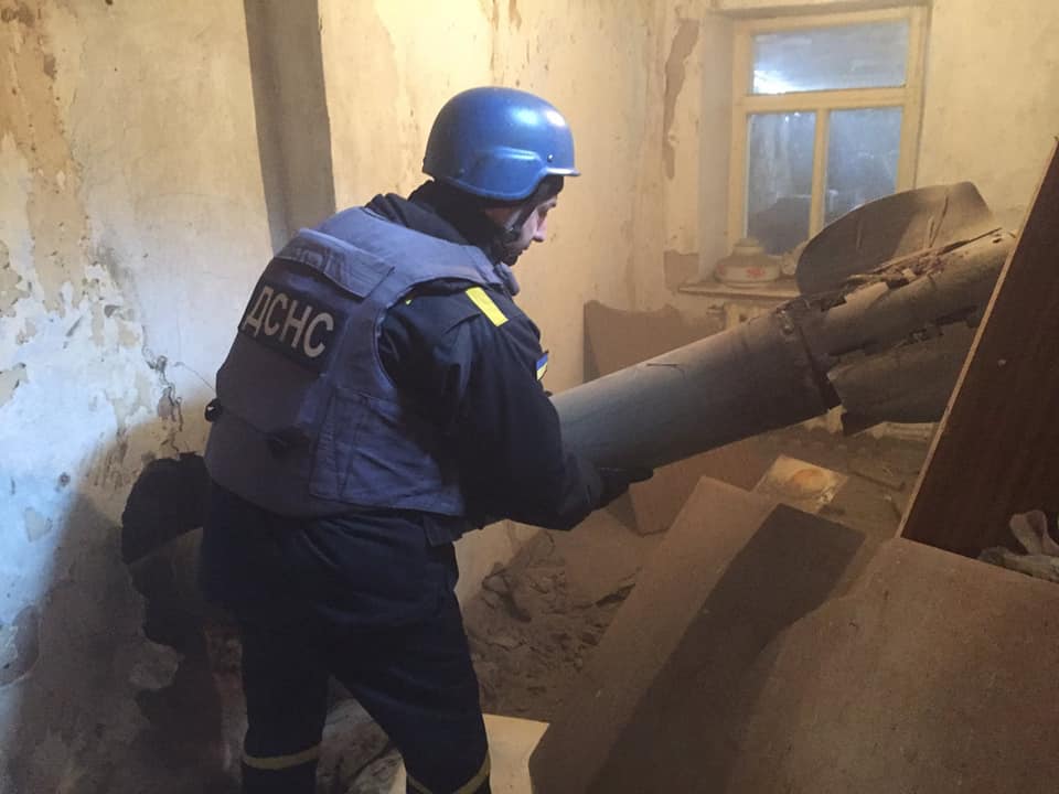 ДСНС в Миколєві знешкодили 20 вибухонебезпечних предметів після обстрілу (ФОТО) 7