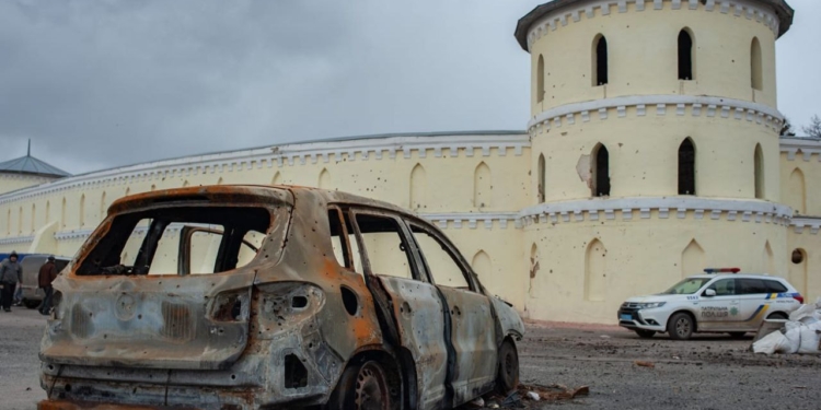 Перед отступлением из Тростянца рашисты заминировали кладбище и обочины дорог. Уже есть погибшие (ФОТО)