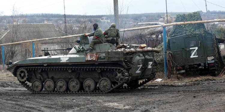 “У меня дофигище серебра нового”: оккупанты хвастаются родственникам своими успехами в мародерстве