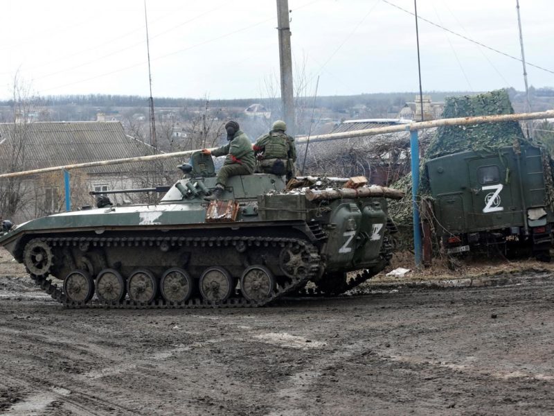 В районе Снигиревки россияне сосредоточили 2 БТГр с 20 танками и 3 артбатареями, тут идут упорные бои — эксперт