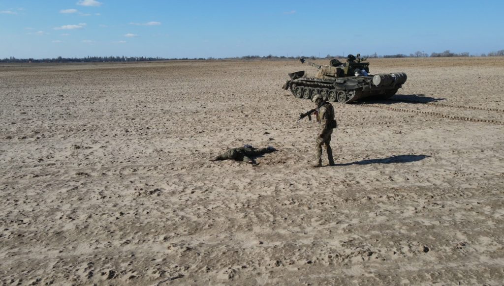 Российский солдат пригнал на украинские позиции танк за вознаграждение 1