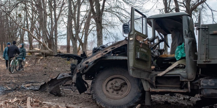 Перед отступлением из Тростянца рашисты заминировали кладбище и обочины дорог. Уже есть погибшие (ФОТО)