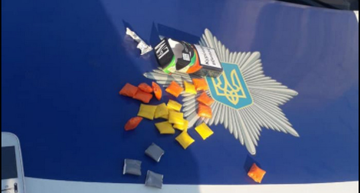 В Николаеве патрульные задержали закладчиков с 23 дозами накротиков