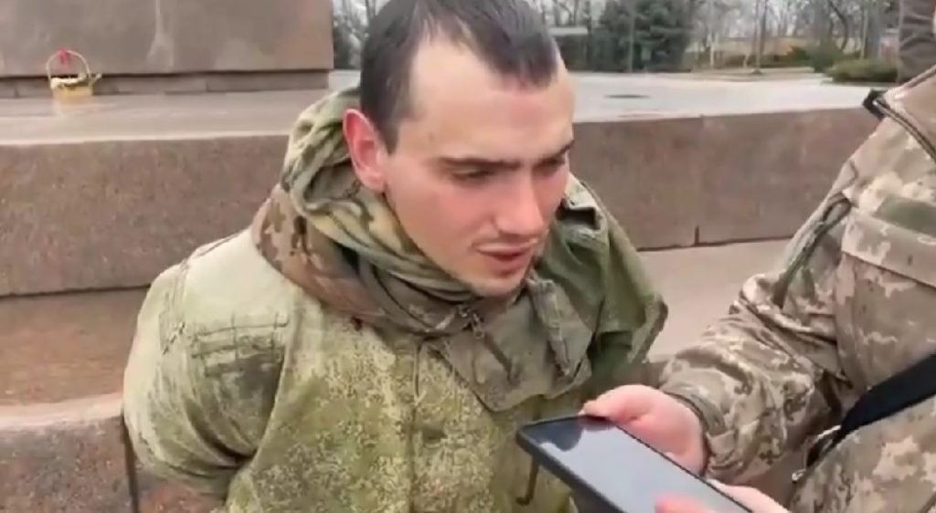 «Я еще никого не убивал»: полонені росіяни на головній площі Миколаєва (ФОТО, ВІДЕО) 22