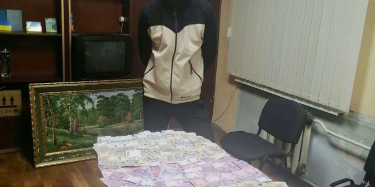 В Николаевской области задержан мародер из Херсона, укравший из терминала на разбитой АЗС 90 тыс.грн. (ФОТО)