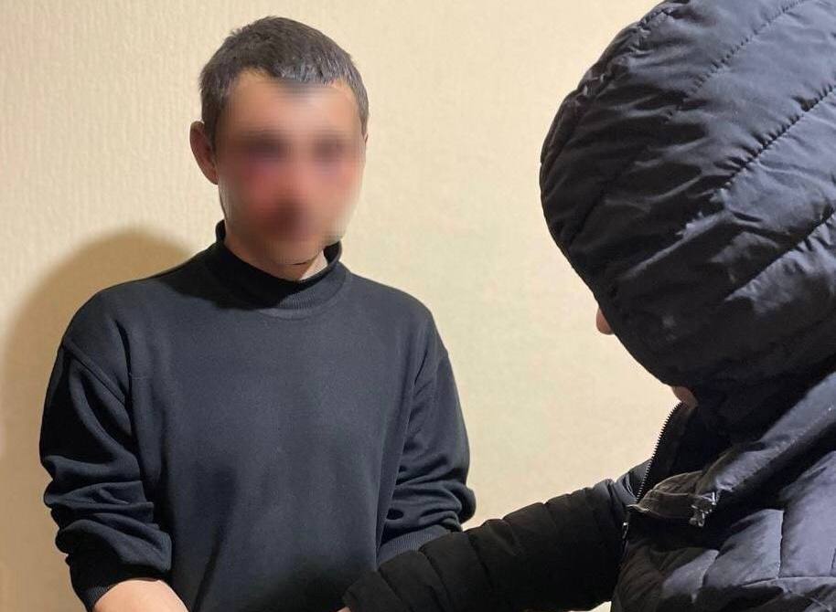 Николаевские полицейские задержали мужчину, подозреваемого в изнасиловании 86-летней жительницы Херсонщины (ФОТО) 4