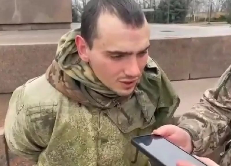 «Я еще никого не убивал»: полонені росіяни на головній площі Миколаєва (ФОТО, ВІДЕО)