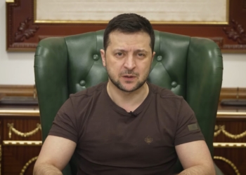 “Вы решили провести «дехимизацию» Украины? Аммиаком? Фосфором”? Зеленский обратился к РФ (ВИДЕО)