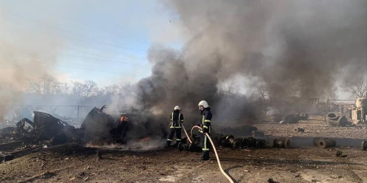 Авиаудар по ГП “Зоря-Машпроект” в Николаеве: поврежден цех, есть очаги горения (ФОТО)