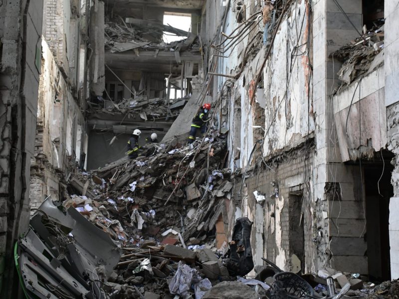 «Достали моего секретаря» — глава Николаевской ОВА о 36-й жертве атаки рашистов на здание