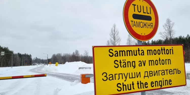 Хода нет: таможня Финляндии ночью «завернула» 35 фур из россии