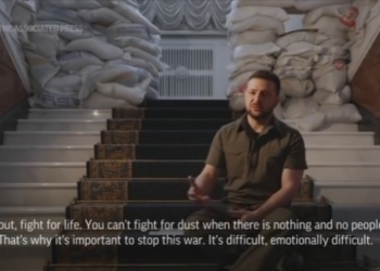 Про переговори, Маріуполь і умовах миру – Зеленський дав інтерв’ю для AP (ВІДЕО)