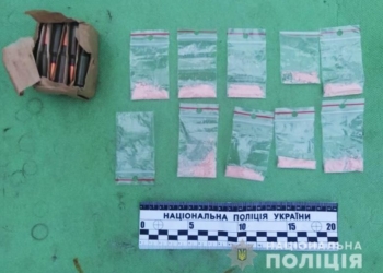 На одному з блокпостів на Миколаївщині правоохоронці затримали чоловіка з наркотиками та набоями (ФОТО)