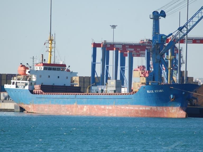 Російські окупанти захопили в полон екіпаж ще одного судна в Маріупольскому порті і вивезли до Донецьку