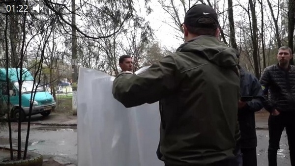 У Миколаєві використали майже 30 тис.кв.м плівки, щоб закрити вікна, пошкоджені під час обстрілів рашистами