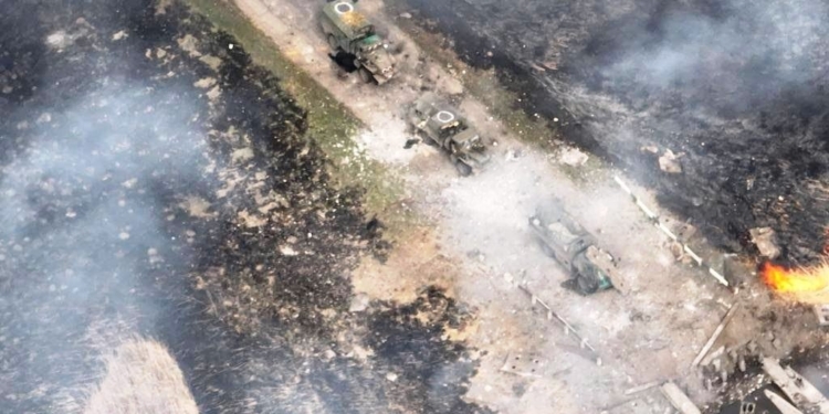 Українські десантники знищили колону російської техніки (ФОТО)