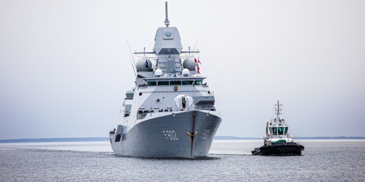 Корабли НАТО вошли в порт Таллинна (ФОТО)