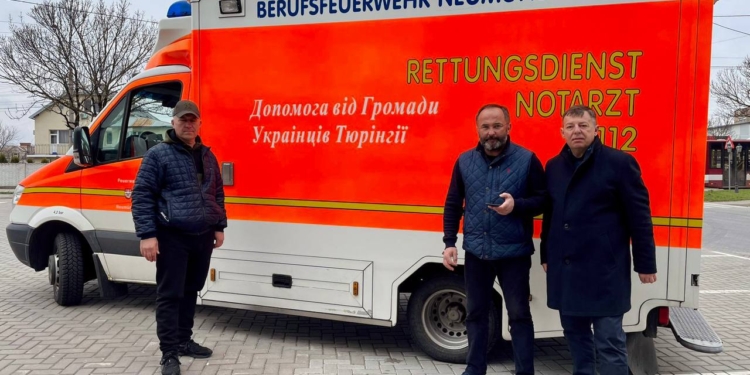 Николаевская БСМП получила спецавтомобиль и медикаменты от общин украинцев в Германии (ФОТО)