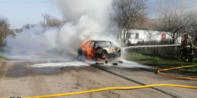 У Казанці згоріло авто (ФОТО)