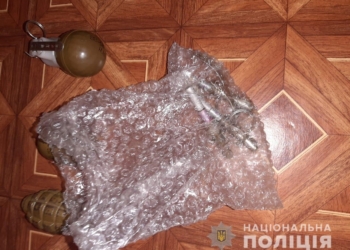 Більше 300 набоїв, рушниця, корпуси гранат і підривачі, приціл та конопля – у Миколаєві поліцейські затримали чоловіка за незаконне зберігання зброї і наркотиків (ФОТО)