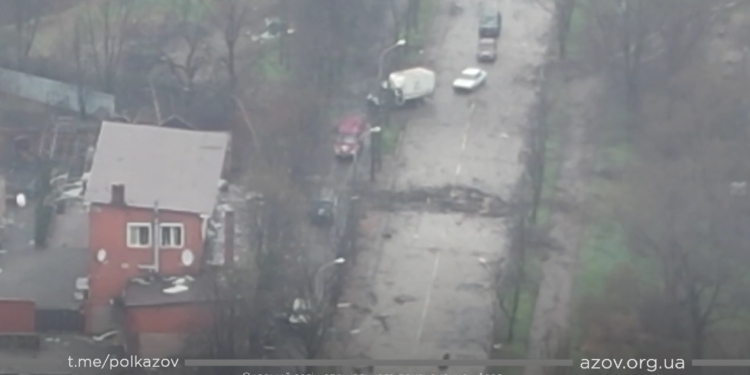 Оборона Маріуполя: полк «Азов» показав, як нищить окупантів (ВІДЕО)