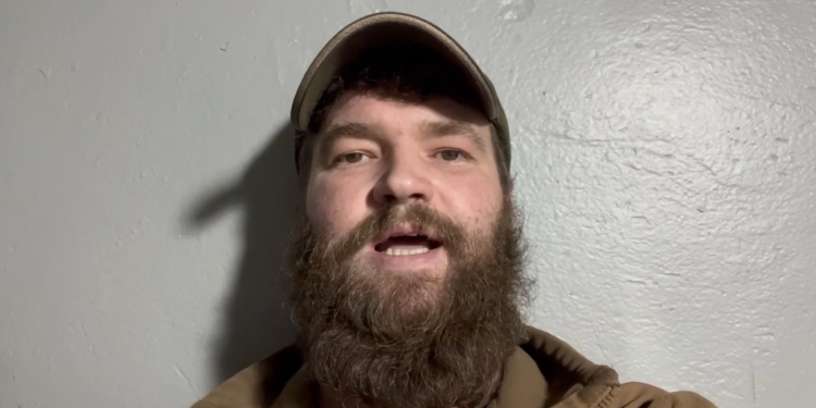 Замкомандиру полку «Азов»: окупанти не дотримали слова – евакуація цивільних з «Азовсталі» не відбулася через постійні бомбардування (ВІДЕО)