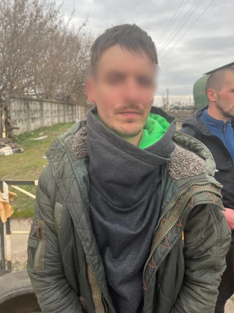 Николаевская областная стража задержала пятерых, которые искали «закладки» с наркотиками (ФОТО) 1