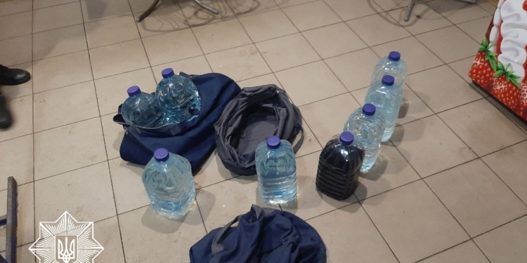 В Николаеве патрульные обнаружили очередную точку сбыта незаконных алкогольных напитков