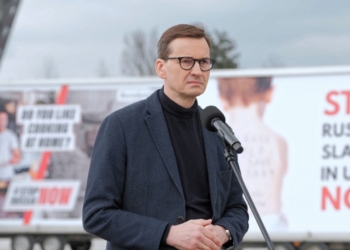 Пробудить совесть западной Европы: премьер Польши Моравецкий открыл акцию билбордов «Stop Russia now!»