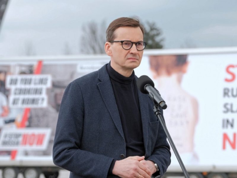 Пробудить совесть западной Европы: премьер Польши Моравецкий открыл акцию билбордов «Stop Russia now!»