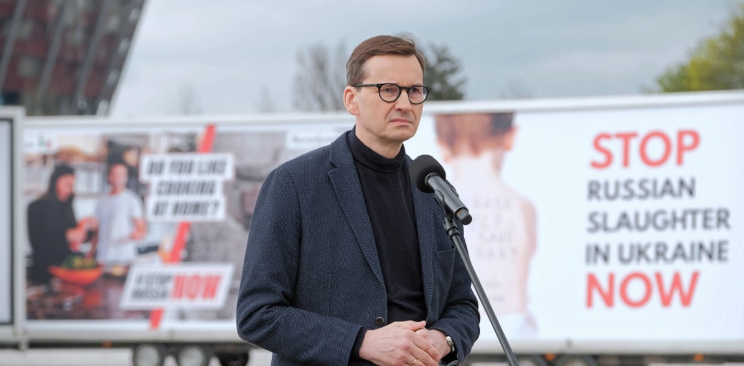 Пробудить совесть западной Европы: премьер Польши Моравецкий открыл акцию билбордов «Stop Russia now!»
