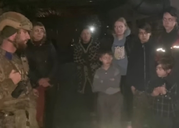 В подземельях «Азовстали». «У нас воды и еды на пару дней. Весь мир смотрит, как Мариуполь убивают?» – женщины просят помощи у мировых лидеров (ВИДЕО)