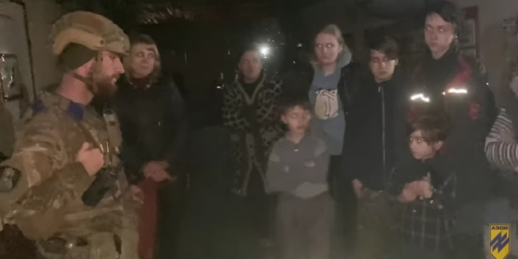 В подземельях «Азовстали». «У нас воды и еды на пару дней. Весь мир смотрит, как Мариуполь убивают?» – женщины просят помощи у мировых лидеров (ВИДЕО)