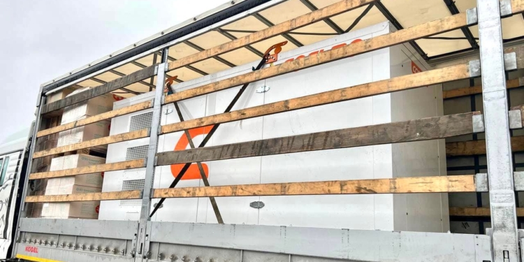 В Миколаїв для обласної дитячої лікарні прибув дизельний генератор потужністю 400 кВт (ФОТО)