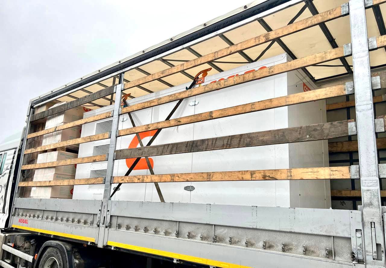 В Миколаїв для обласної дитячої лікарні прибув дизельний генератор потужністю 400 кВт (ФОТО)