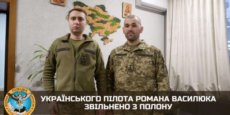 Українського пілота Романа Василюка звільнено з полону
