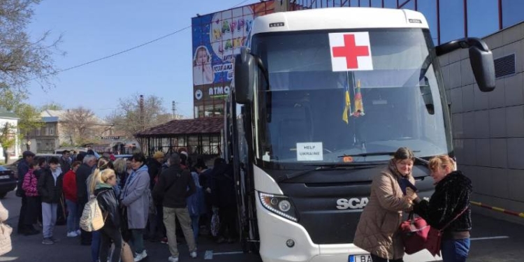 З Миколаєва до Литви відправили 47 матусь та дітей