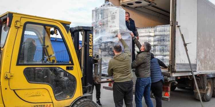 Житомир відправив до Миколаєва установку для очистки води і запас питної води (ФОТО)