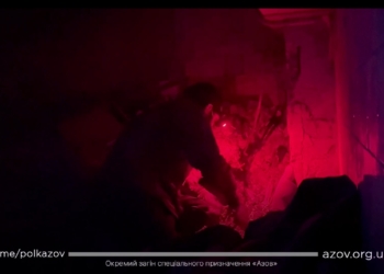 Всю ніч росіяни бомбили «Азовсталь» авіабомбами і обстрілювали корабельними ракетами – постраждав польовий шпиталь (ВІДЕО)