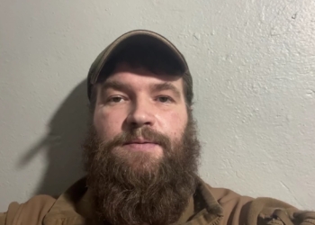 З «Азовсталі» вдалось евакуювати 20 цивільних, про поранених військовослужбовців мова не йшла. Подробиці – від полку «Азов» (ВІДЕО)