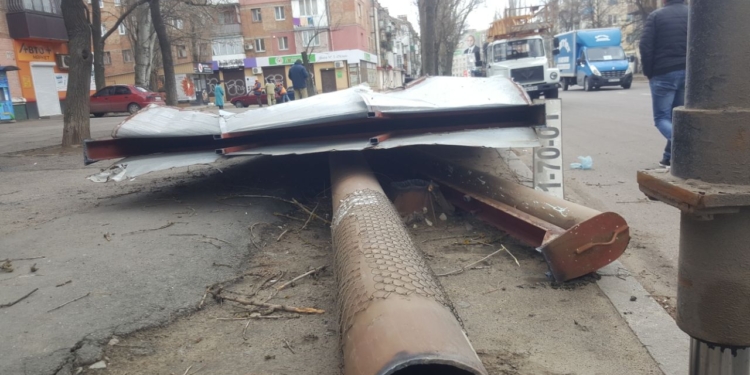 У Миколаєві вже прибрали з вулиць 110 бордів (ФОТО)