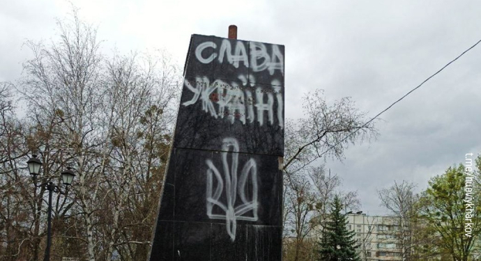 В Харькове “молниеносно” демонтировали бюст маршалу Жукову